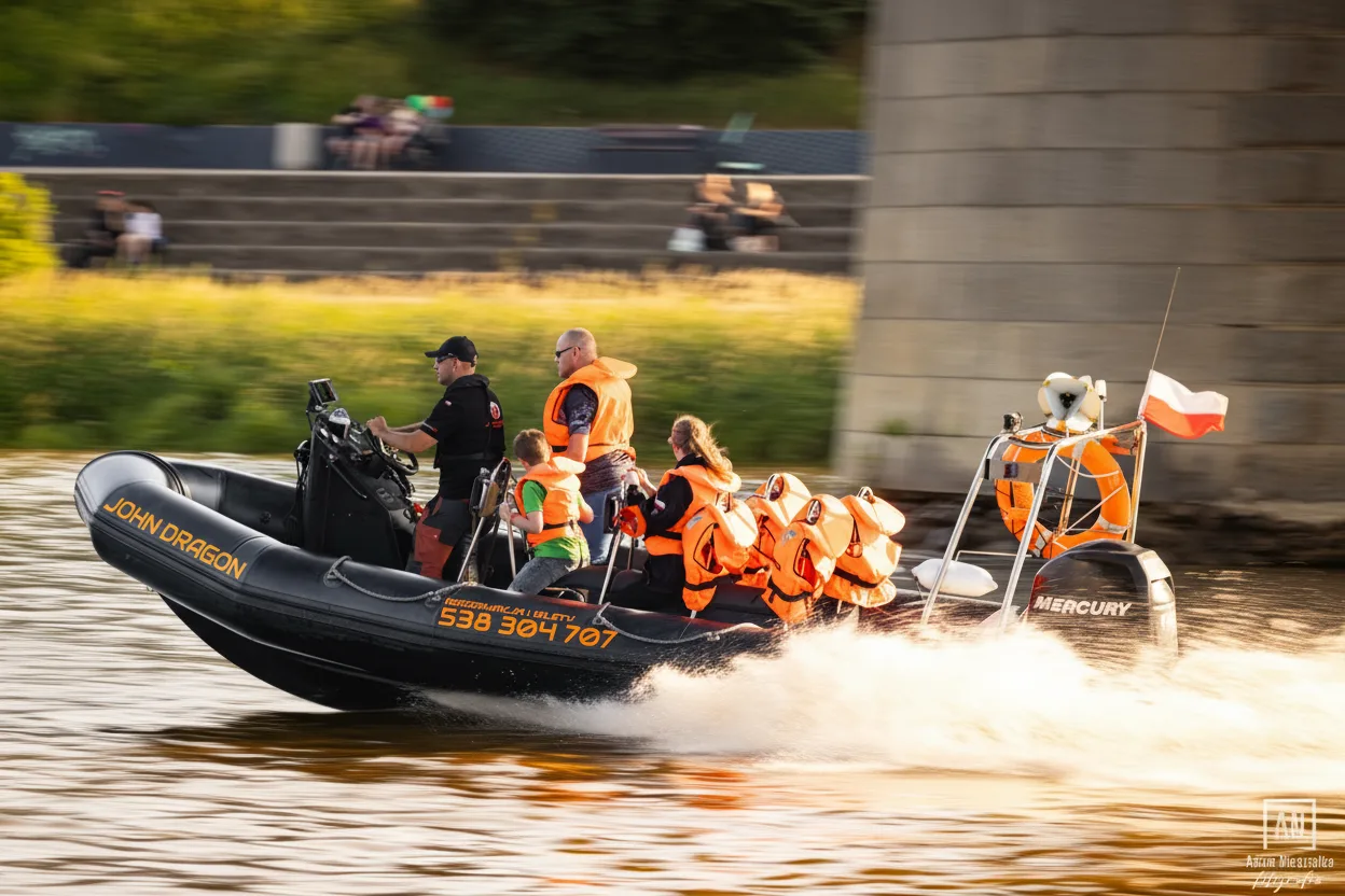 Motorówka RIB John Dragon w akcji na Wiśle - prędkość do 80 km/h i niezapomniane wrażenia